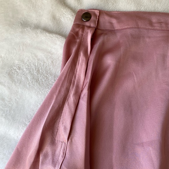 Silky pink mini skirt - Picture 3 of 3